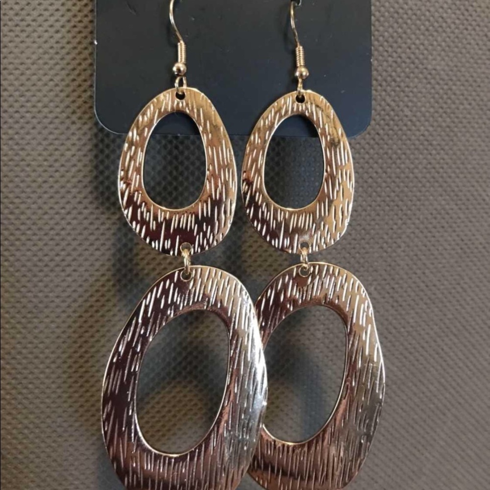 Paparazzi golden dangle earrings